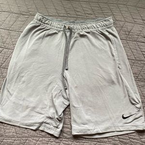 Nike dri-fit workout shorts size L mens